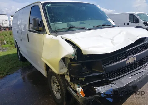 2017 Chevrolet Express 2500 Work Van z USA, uszkodzony, nr VIN 1GCWGAFF2H1107757